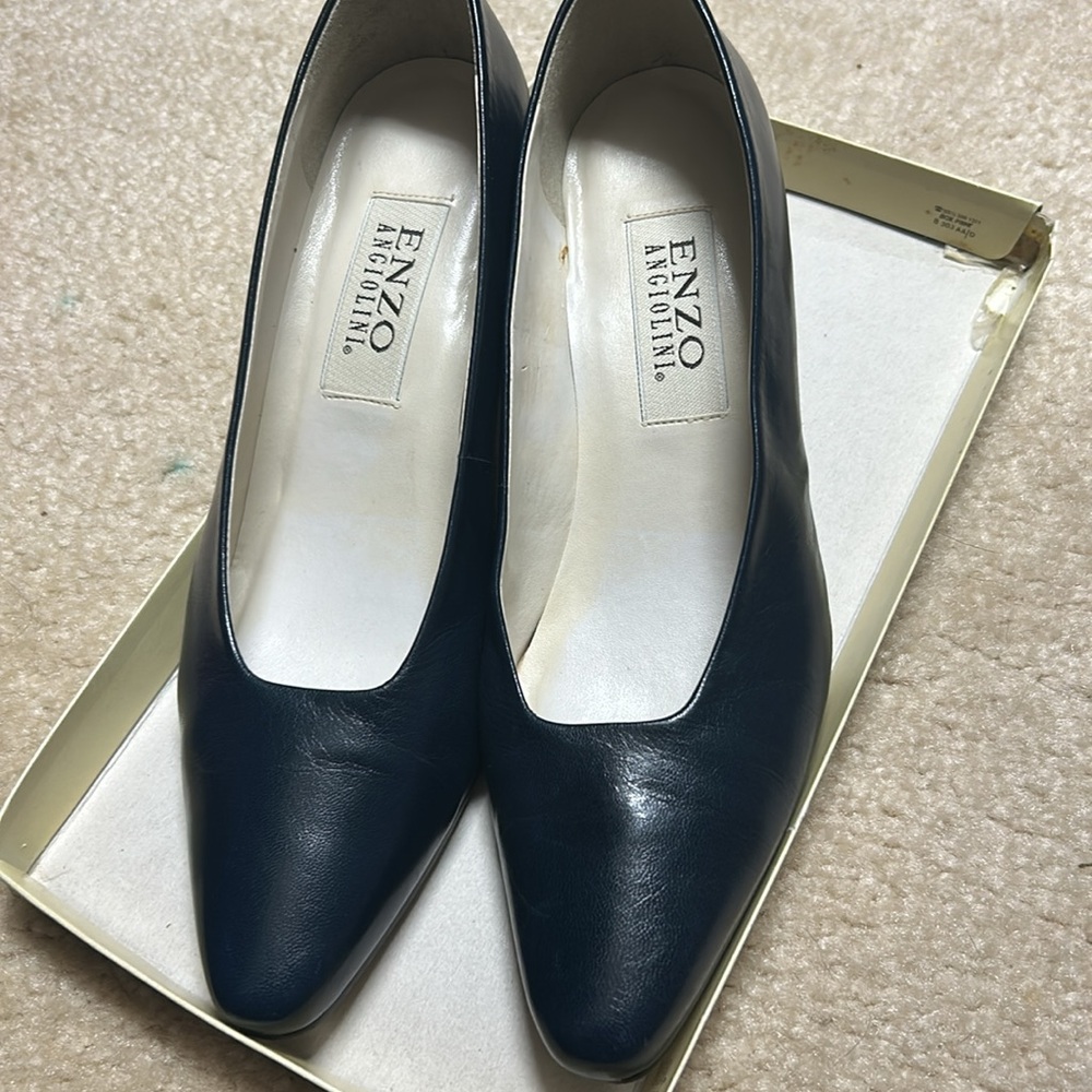 Great Navy leather dress heels.  8N